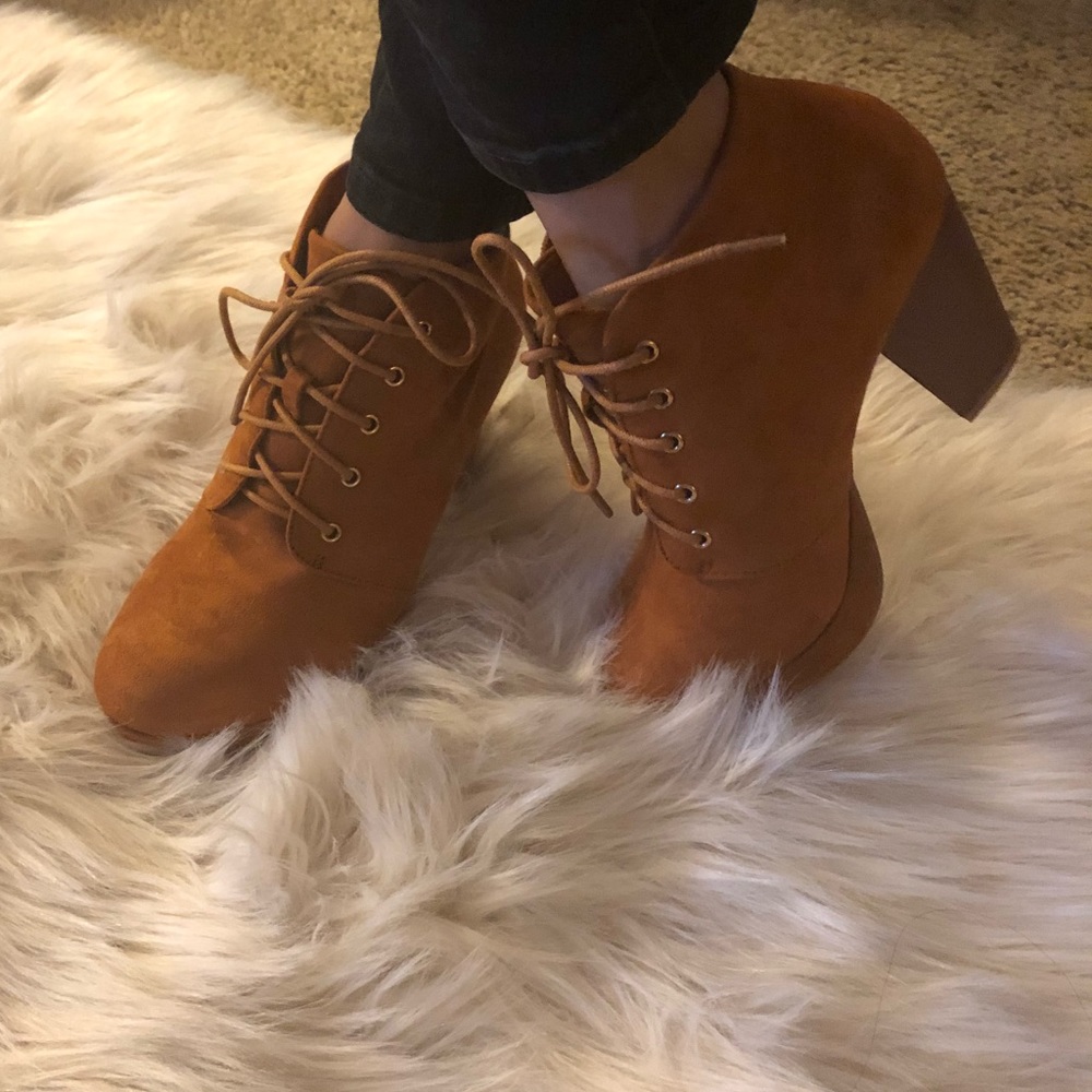 Tan platform ankle booties - Picture 5 of 6